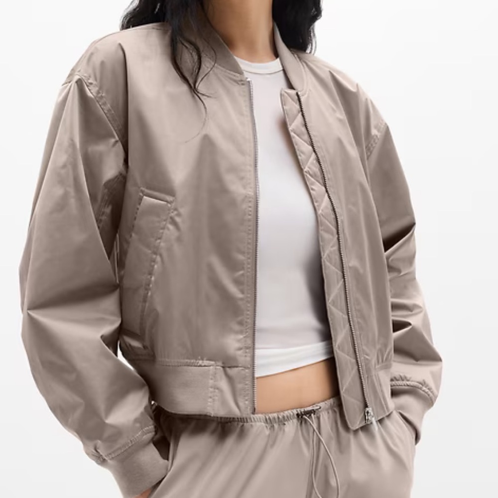 ATHLETA WOMAN’S FLEX- BOMBER JACKET SIZE MEDIUM. TAGS ATTACHED 🧥 (CURRENTLY OOS)